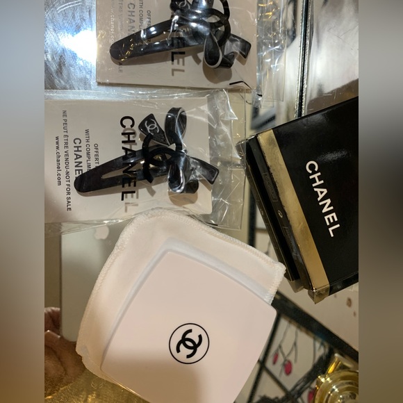 STUNNING 😍 NEW Chanel cosmetics sack with samples and Storage book( handmade) - Picture 10 of 16